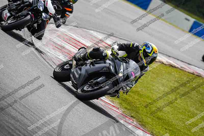 donington no limits trackday;donington park photographs;donington trackday photographs;no limits trackdays;peter wileman photography;trackday digital images;trackday photos